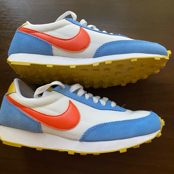 Nike DayBreak (DBreak) Women’s Sneakers (Size 5.5) - Picture 2 of 5